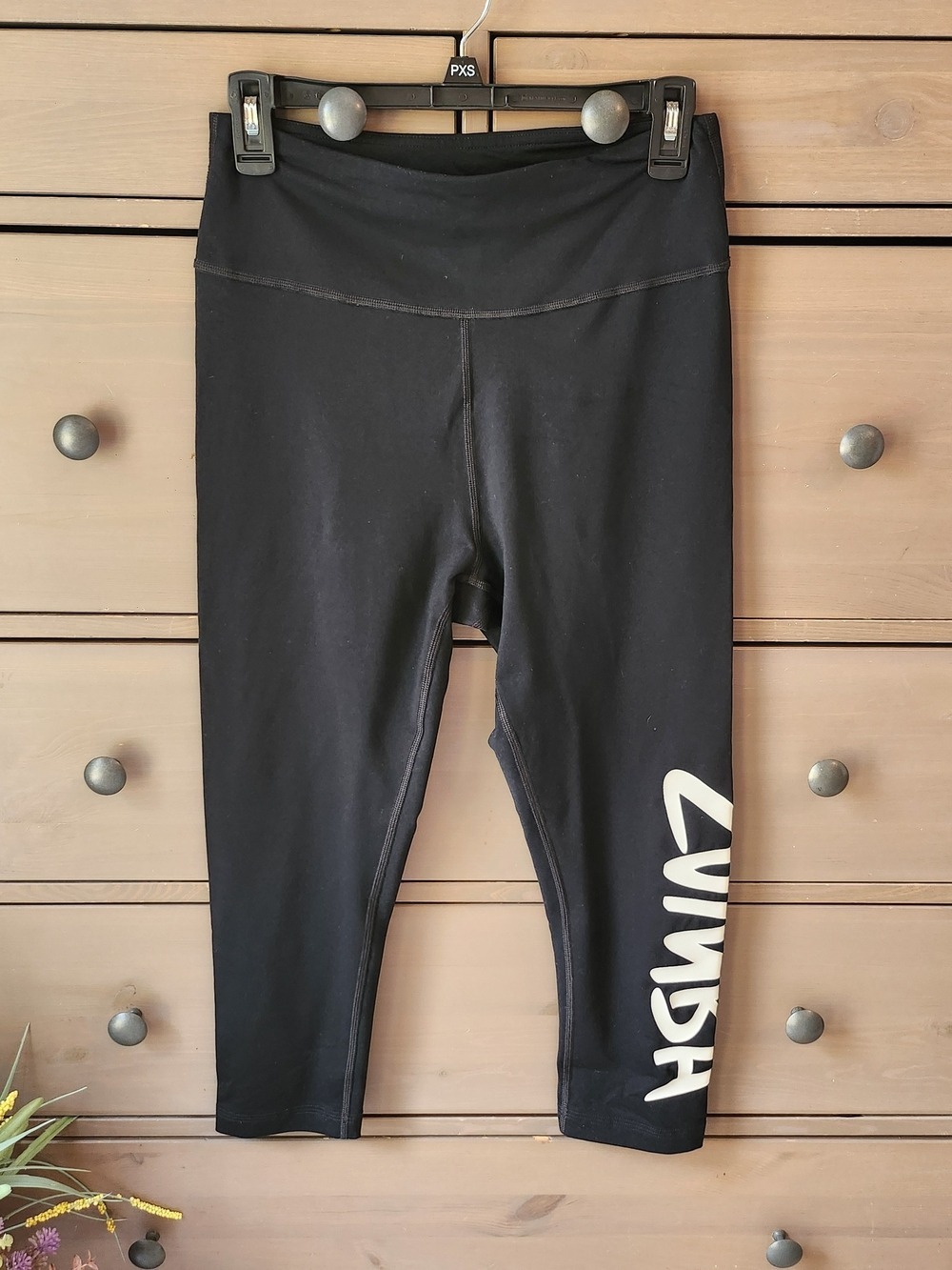 Zumba Fitness Women's Size Large Cropped Leggings with White Zumba Logo